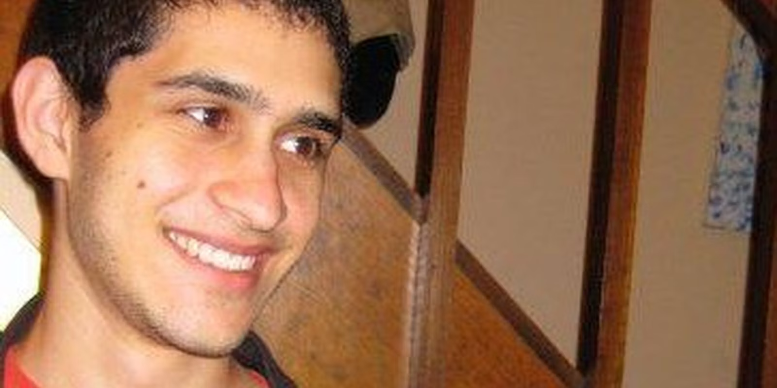 Brown University-student Sunil Tripathi werd op Reddit ten onrechte beschuldigd van betrokkenheid bij de bomaanslag op de Boston Marathon. Hij raakte een maand vóór de aanval vermist en zijn lichaam werd later gevonden; de autoriteiten stelden vast dat hij door zelfmoord was omgekomen; Facebook